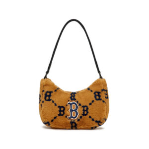 Túi MLB Diamond Monogram Fur Hobo Bag Boston Red Sox D.Beige 3ABQS0826-43BGD chính hãng, được nhập khẩu trực tiếp từ hàn quốc, full tag bao check, hỗ trợ trả góp bằng thẻ tín dụng, nhận ship toàn quốc